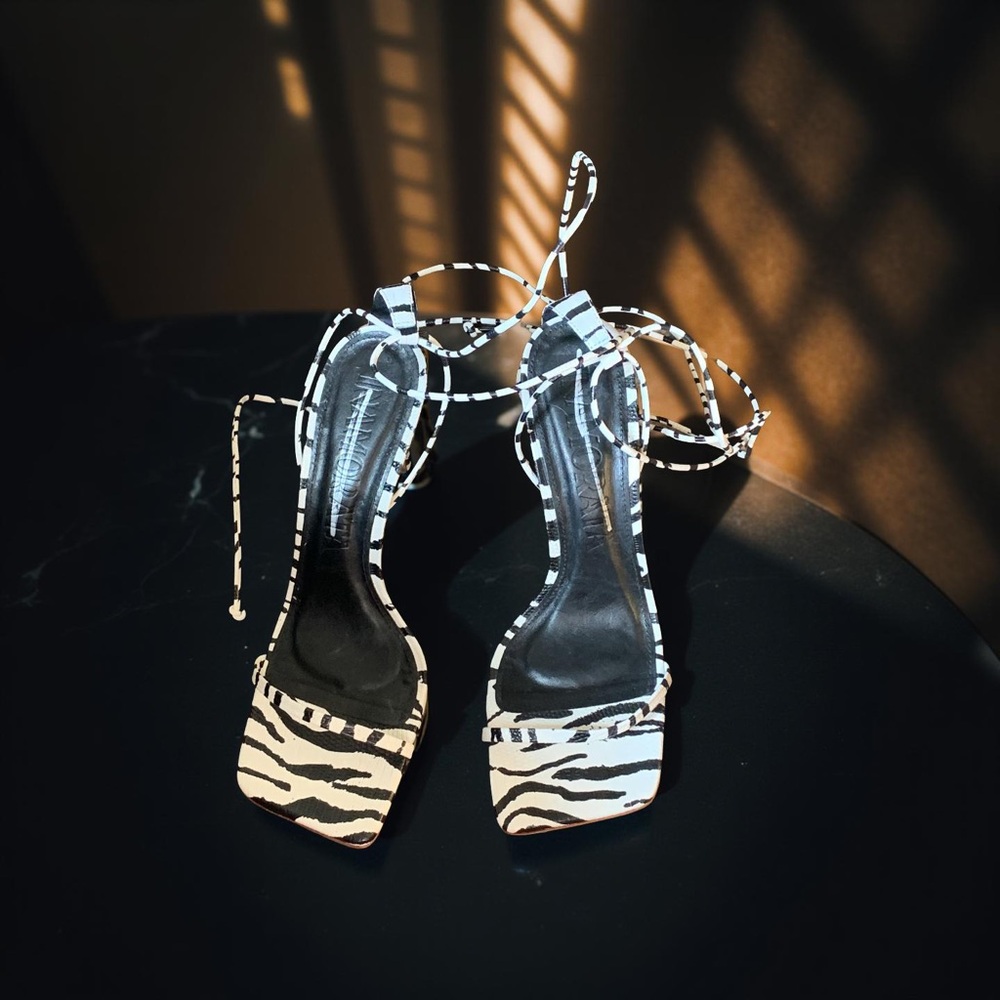 iNAMORATA Strappy Heels in Zebra / New